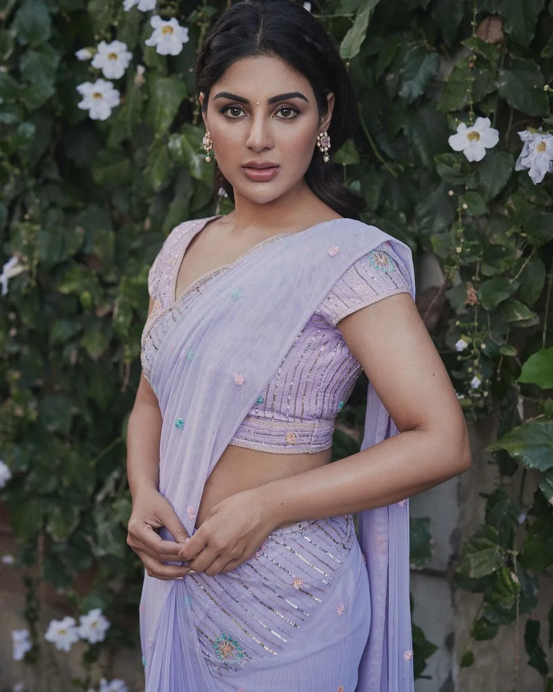 Malayalam Girl Samyuktha Menon Images in Violet Saree